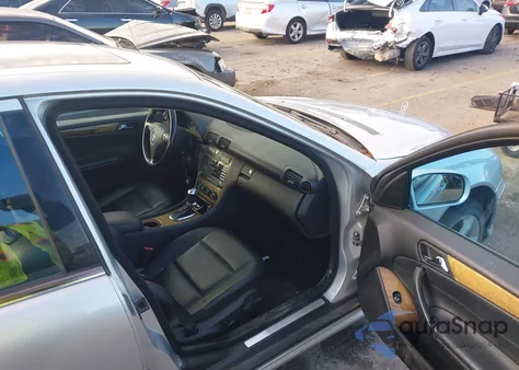 2007 Mercedes-Benz C 230 Sport z USA, uszkodzony, nr VIN WDBRF52H07A938315